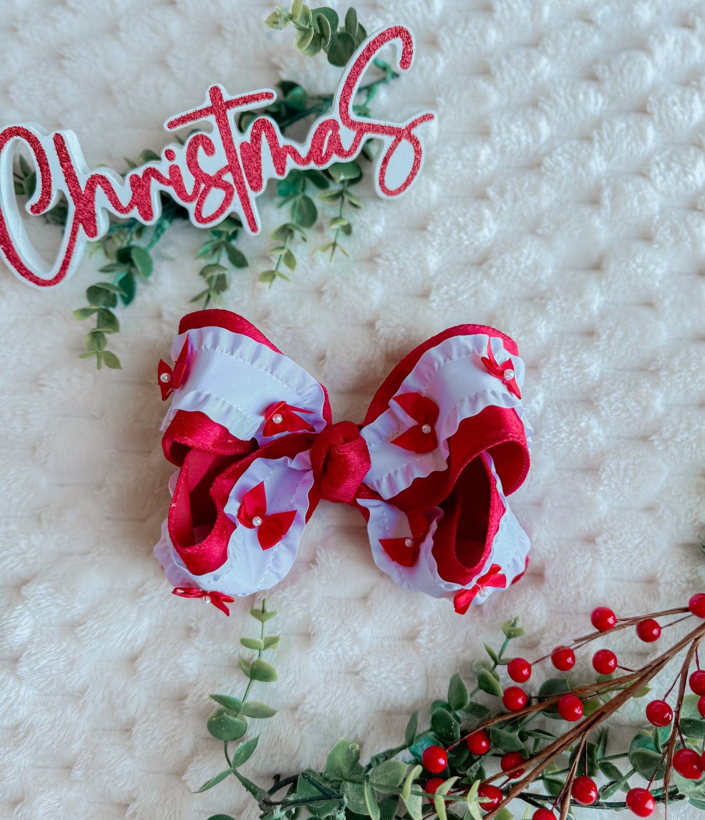 6 in double layer red velvet with red bows